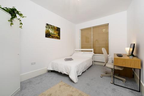 2 bedroom flat for sale, Jessel House, Judd Street, London, WC1H
