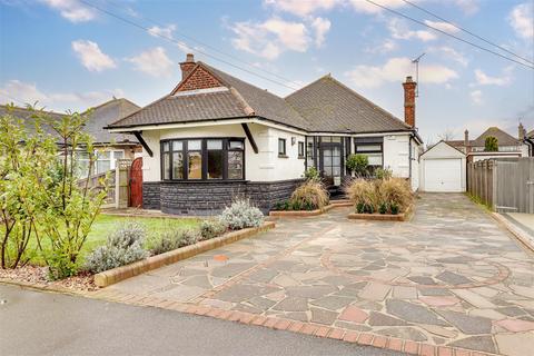 3 bedroom detached bungalow for sale - Tattersall Gardens, Leigh-On-Sea SS9