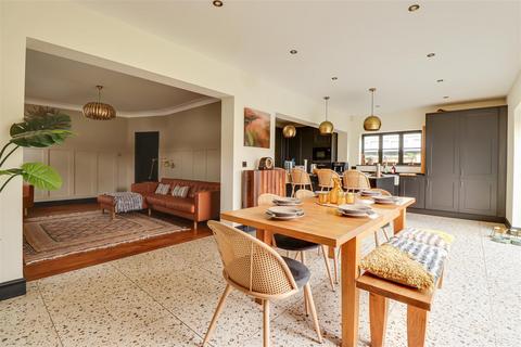 3 bedroom detached bungalow for sale, Tattersall Gardens, Leigh-On-Sea SS9