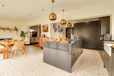3 bedroom detached bungalow for sale, Tattersall Gardens, Leigh-On-Sea SS9