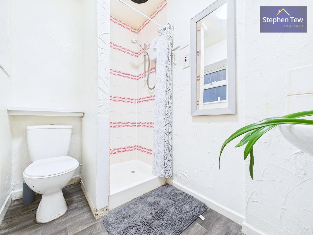 Flat 1 - Bathroom