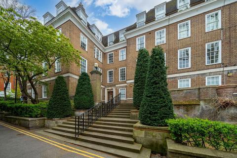 3 bedroom flat to rent, Holland Street, London W8