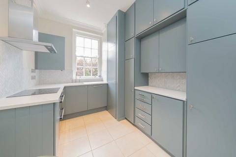 3 bedroom flat to rent, Holland Street, London W8