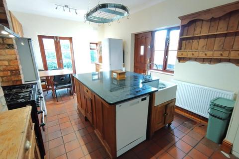 5 bedroom house to rent, Queens Road, Nottingham NG9