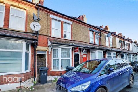 4 bedroom terraced house for sale, St Saviours Crescent, Luton