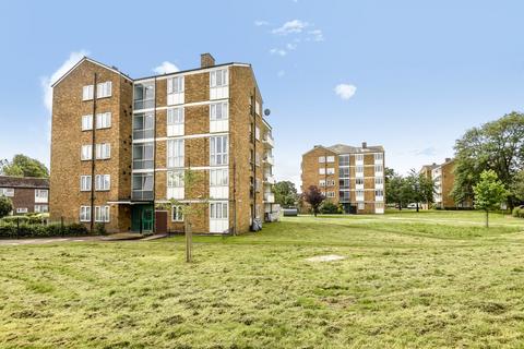 2 bedroom flat to rent, Casterbridge Road Blackheath SE3