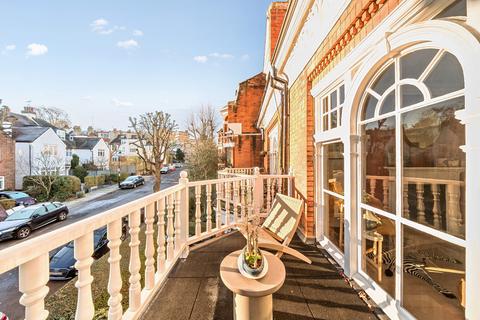 3 bedroom flat for sale, Hornsey Lane Gardens, Highgate, London, N6