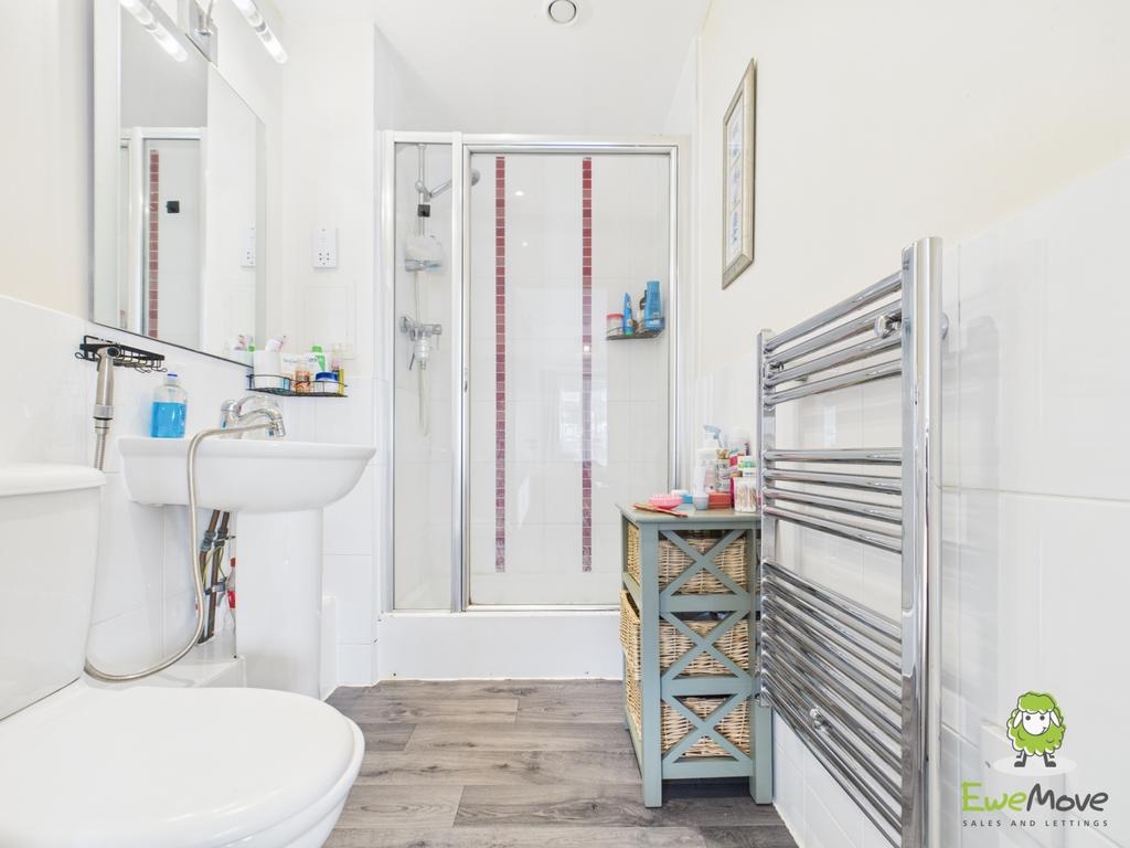 Ewe Move Basingstoke Winterthur Way En-suite Shower