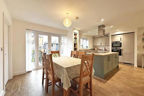 4 bedroom detached house for sale, Wood Close, Copthorne, Shrewsbury