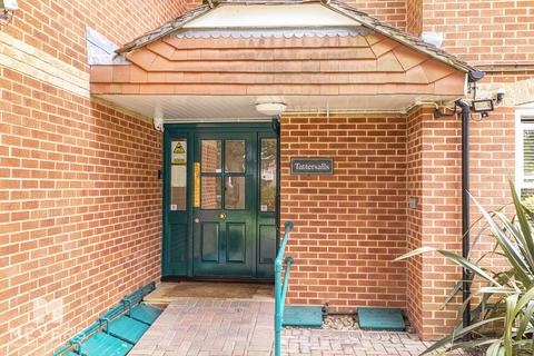 2 bedroom flat to rent, Derby Road, Bournemouth, BH1 3