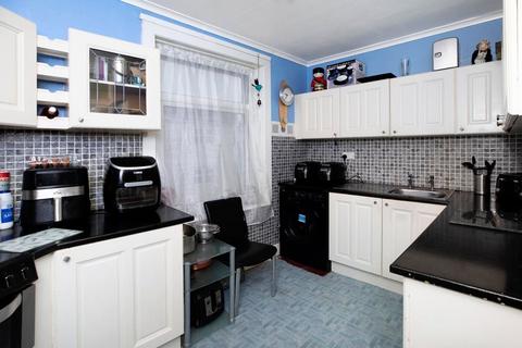 4 bedroom maisonette to rent, Coombe Vale Road, Teignmouth, TQ14