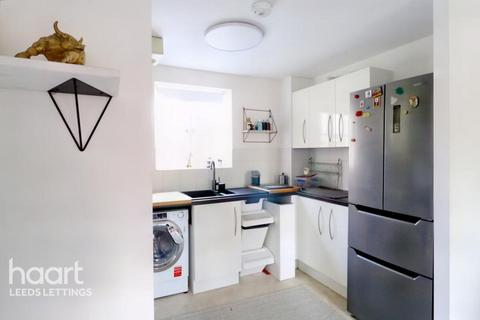 2 bedroom apartment to rent, Eyres Mill Side, Leeds