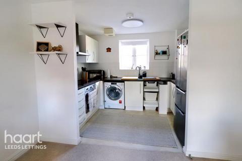 2 bedroom apartment to rent, Eyres Mill Side, Leeds