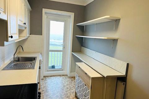 2 bedroom flat to rent, Palm Bay Avenue, Kent CT9