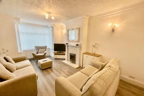 3 bedroom semi-detached house to rent, Harewood Avenue, Scarborough, YO12