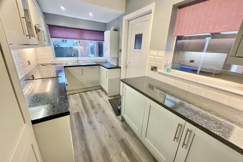 3 bedroom semi-detached house to rent, Harewood Avenue, Scarborough, YO12