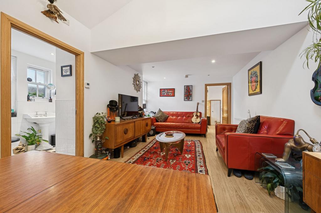 Lounge/ Dining Area