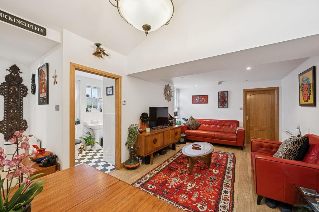 Lounge/ Dining Area