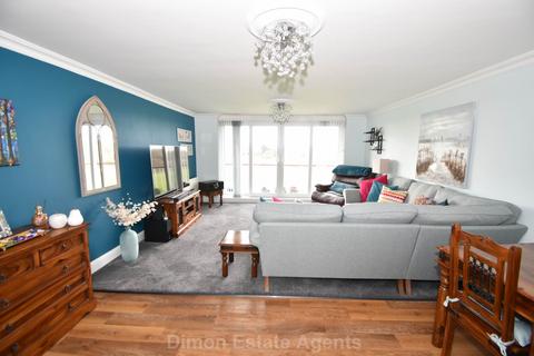 3 bedroom flat for sale, Galemoor Avenue, Gomer