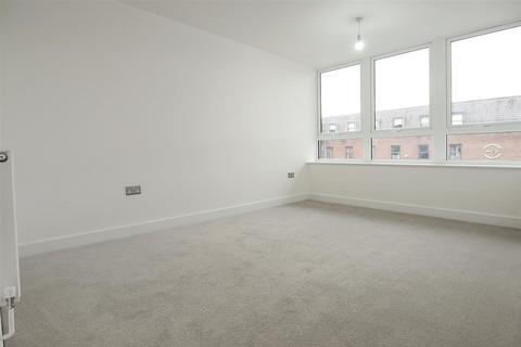 2 bedroom flat to rent, Southgate, Chichester