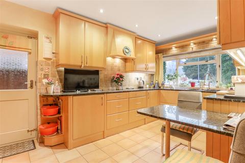 4 bedroom detached house for sale, Ferndale Drive, Kenilworth