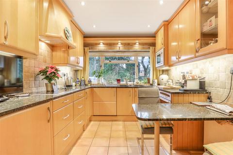 4 bedroom detached house for sale, Ferndale Drive, Kenilworth