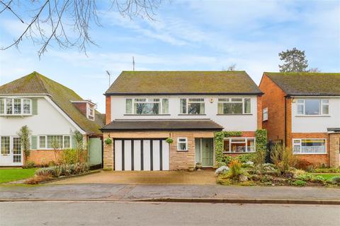 4 bedroom detached house for sale, Ferndale Drive, Kenilworth