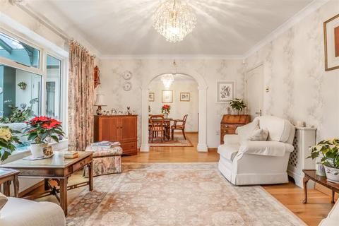 4 bedroom detached house for sale, Ferndale Drive, Kenilworth