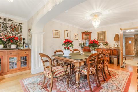 4 bedroom detached house for sale, Ferndale Drive, Kenilworth