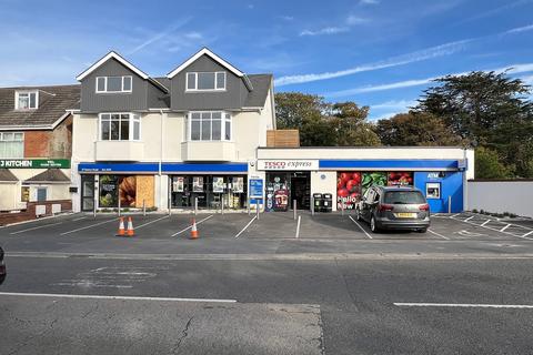 2 bedroom maisonette for sale, Station Road, New Milton, Hampshire. BH25 6HN