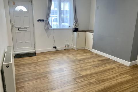 3 bedroom terraced house to rent, The Triangle, Ilkeston
