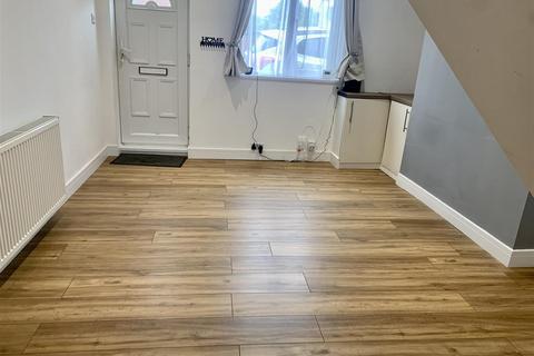 3 bedroom terraced house to rent, The Triangle, Ilkeston