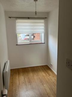 2 bedroom flat for sale, Cotton Avenue, London W3