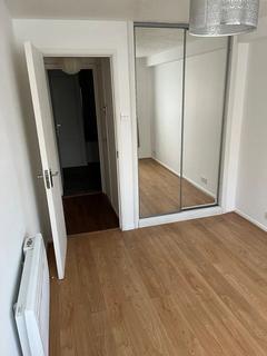 2 bedroom flat for sale, Cotton Avenue, London W3