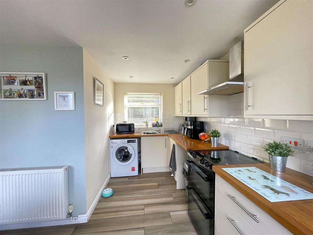 Kitchen (2).JPG
