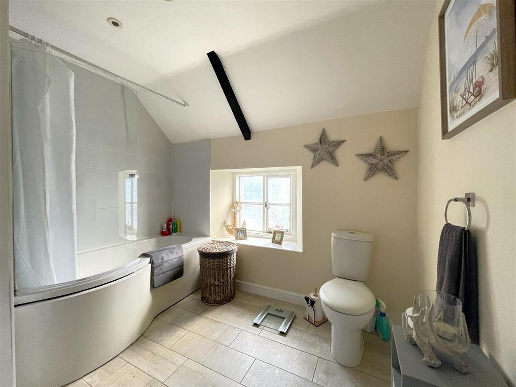 Bathroom.JPG