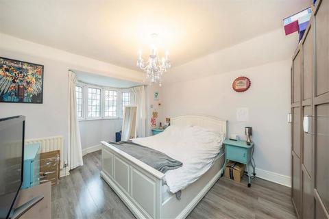 4 bedroom semi-detached house for sale, Exford Gardens, London SE12