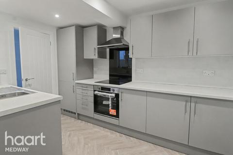 3 bedroom terraced house to rent, Milton Road, GILLINGHAM
