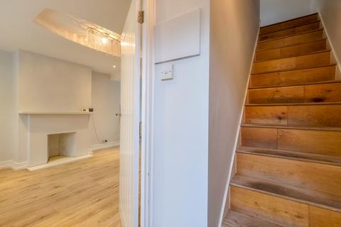 2 bedroom terraced house to rent, Elstree Gardens, Belvedere, DA17 5DR