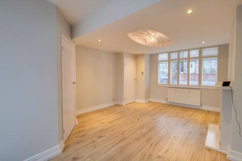 2 bedroom terraced house to rent, Elstree Gardens, Belvedere, DA17 5DR