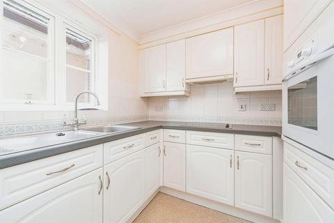 1 bedroom retirement property to rent, 38 Calcot Priory, Bath Road RG31