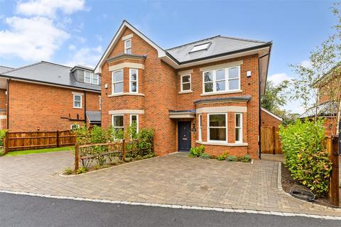 4 bedroom semi-detached house for sale, Cricket Way, Weybridge