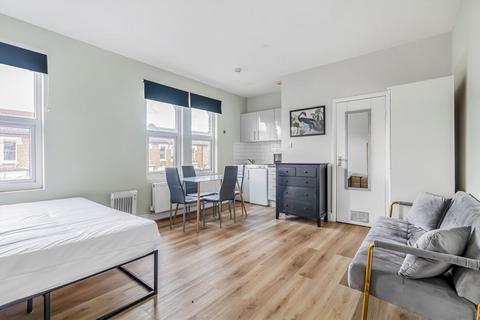 Studio to rent, Fairbridge Road, London N19