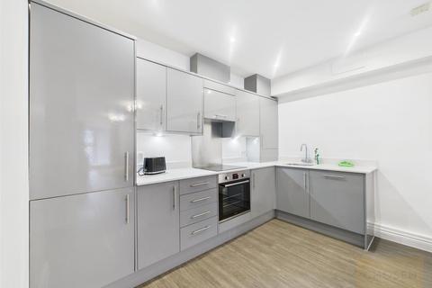 2 bedroom apartment to rent, Mariners Court, The Docks, Gloucester