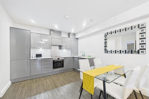 2 bedroom apartment to rent, Mariners Court, The Docks, Gloucester