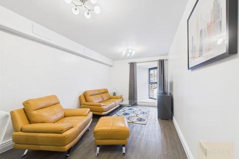 2 bedroom apartment to rent, Mariners Court, The Docks, Gloucester