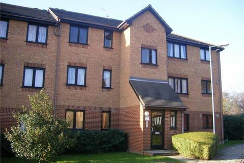 Studio to rent, Pempath Place, Wembley