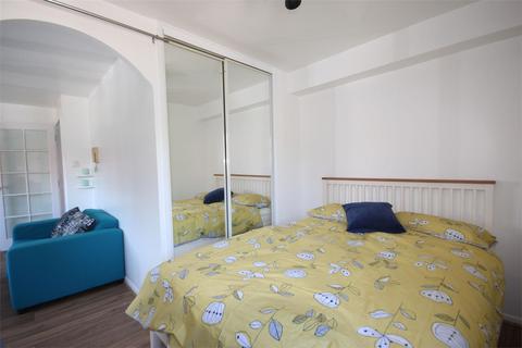 Studio to rent, Pempath Place, Wembley