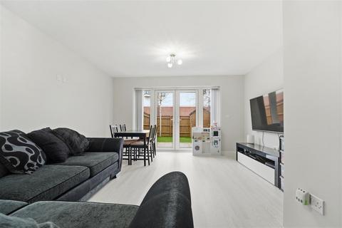 3 bedroom terraced house to rent, Ealing Road, Northolt UB5