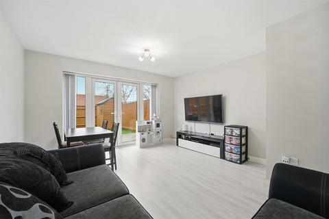 3 bedroom terraced house to rent, Ealing Road, Northolt UB5